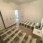 Sa Apartments! 2bd Flat 200m To The *