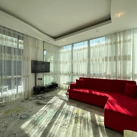 Апартаменти Sa Apartments! 2bd Flat 200m To The