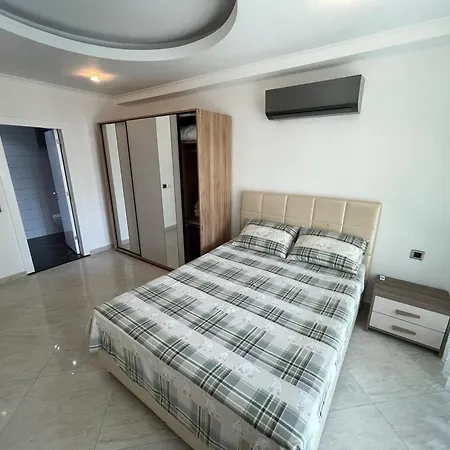 Sa Apartments! 2bd Flat 200m To The *