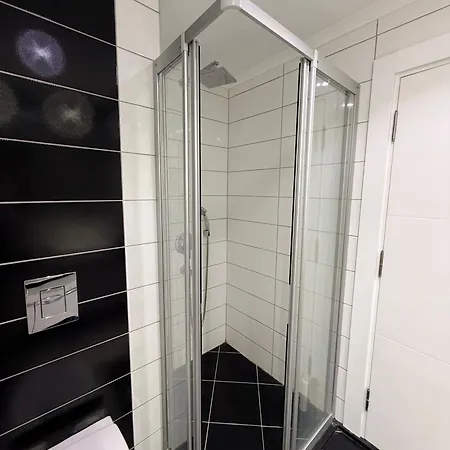 Appartamento Sa Apartments! 2bd Flat 200m To The