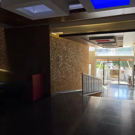 Sa Apartments! 2bd Flat 200m To The Apartment